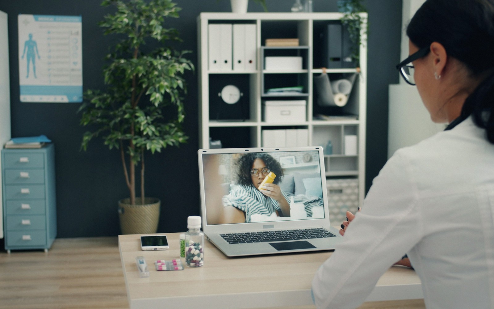 Téléconsultation: Seeing a Doctor by Screen